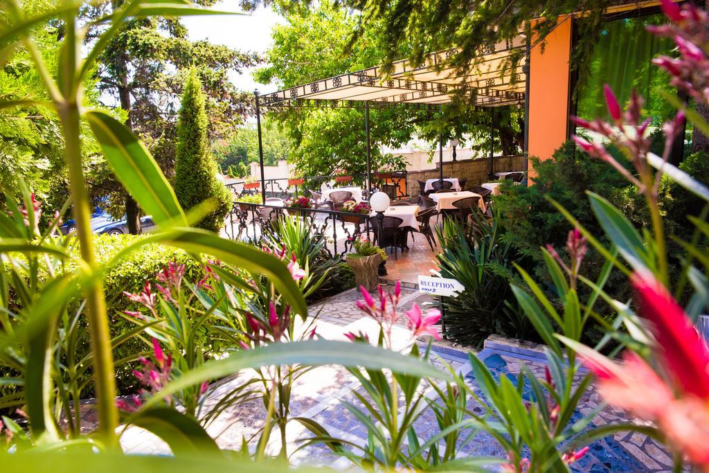 Briz 2 Hotel Varna Exterior foto